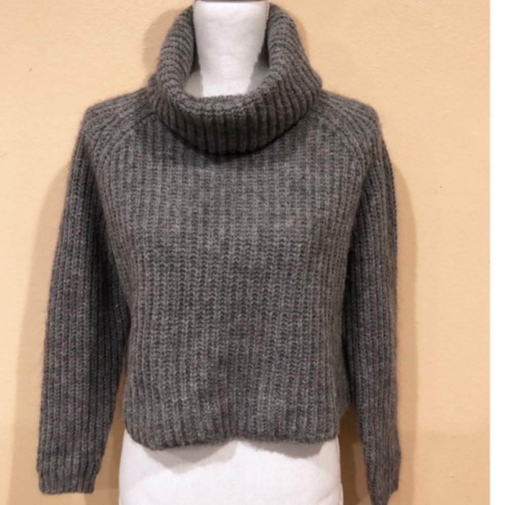 EUC Zara Knit Cowl Turtleneck Sweater Size Small